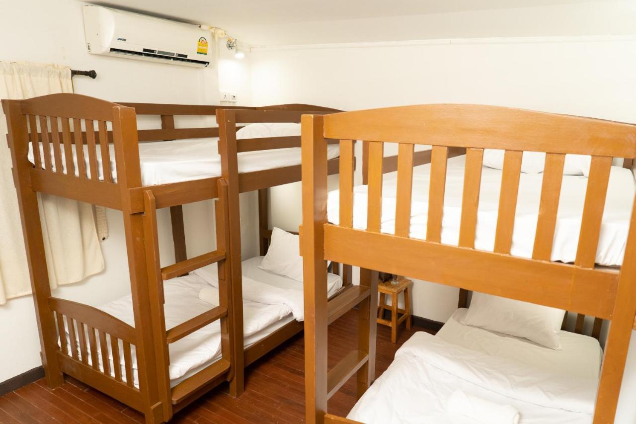 Hostel Past Tense